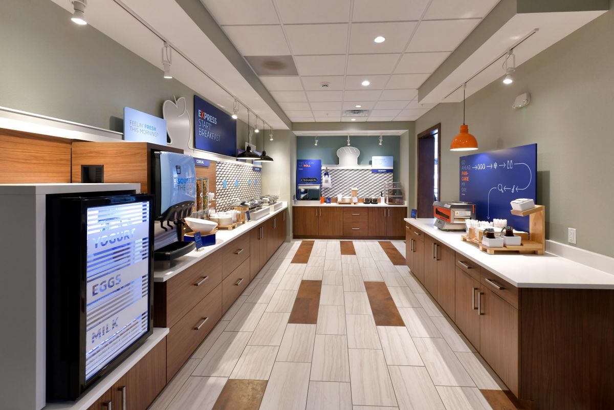 millersburg-msbws-holidayinnexpressmillersburg_breakfastservingarea.jpg