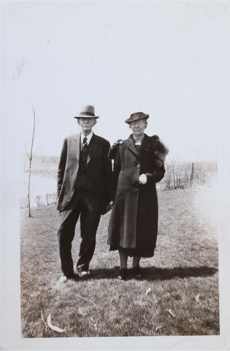 moore-1920s-erma-hoobler-parents.jpg