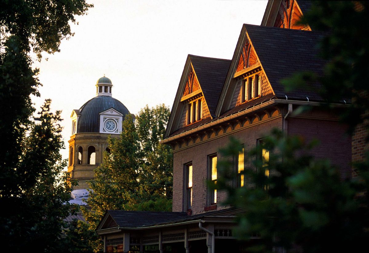 new-philadelphia-courthouse-&-gables.jpg