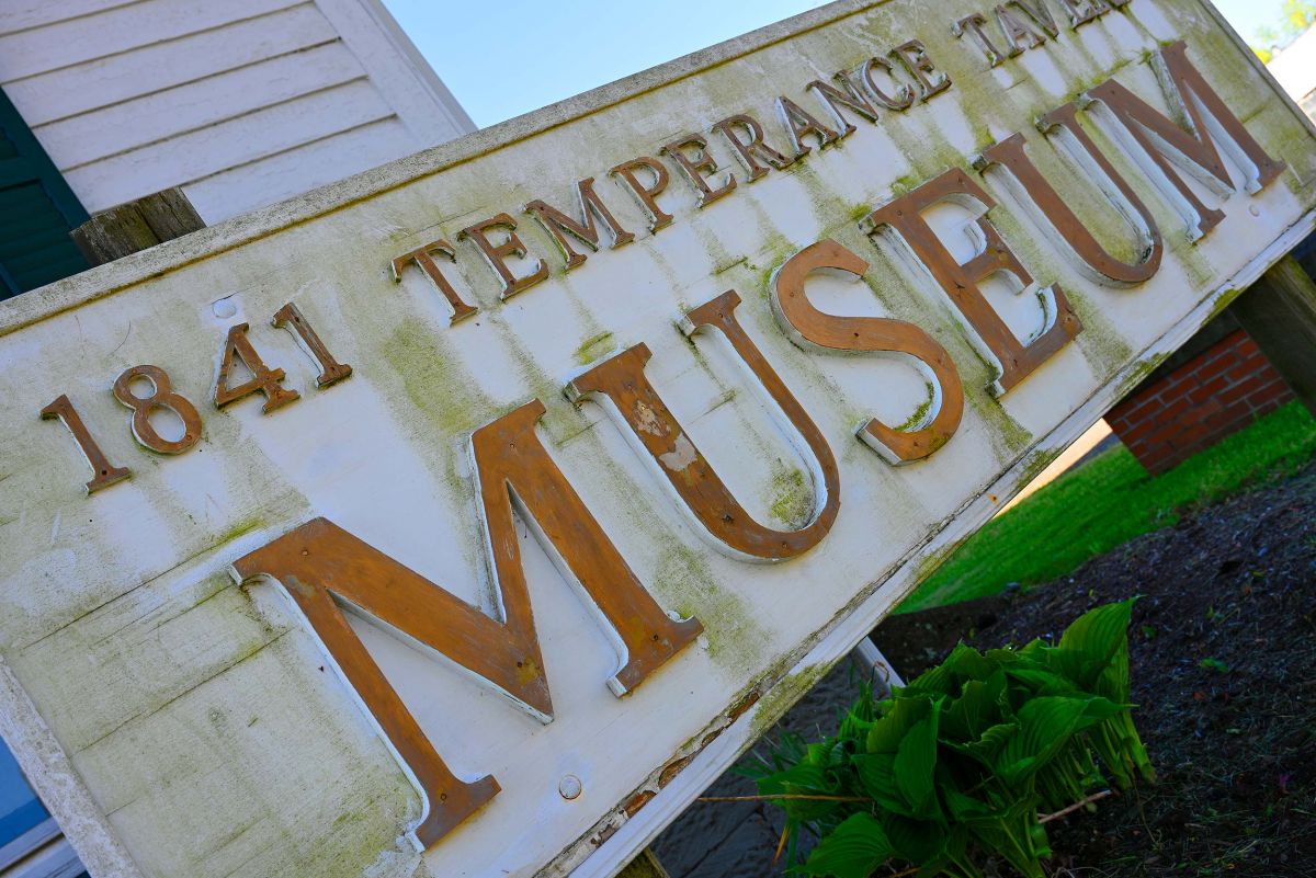 newcomerstown-temperance-tavern-sign-newcomerstown.jpg